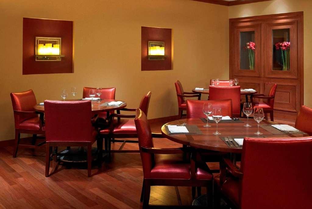 Wyndham Cleveland Airport Otel Restoran fotoğraf