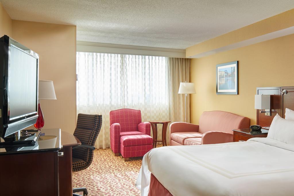 Wyndham Cleveland Airport Otel Dış mekan fotoğraf